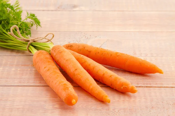 Fresh organic carrots with their tops — Stock Photo, Image