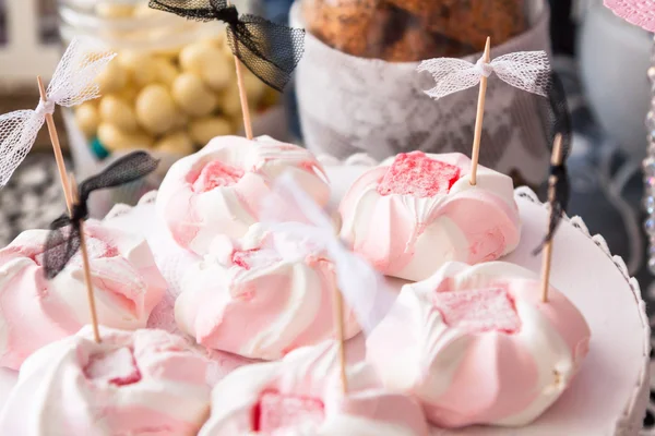 Pinkfarbene Süßigkeiten für eine Party — Stockfoto