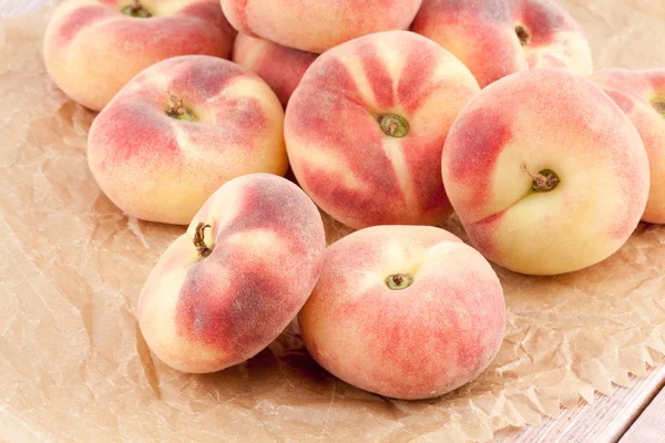 Ripe juicy chinese flat peaches — Stock Photo, Image