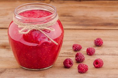 Ahududu smoothie rustik ahşap tablo