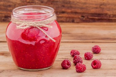 Ahududu smoothie rustik ahşap tablo