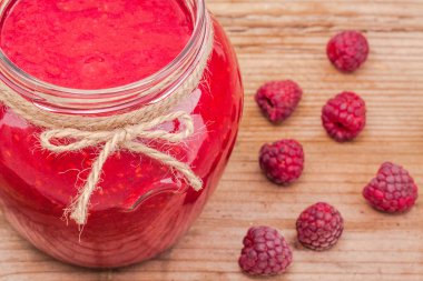 Ahududu smoothie rustik ahşap tablo