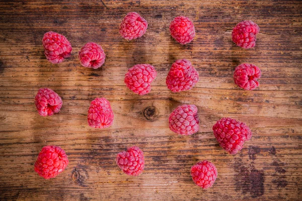 Raspberries on the old wooden background — Stock Photo, Image