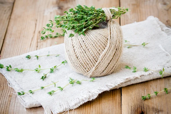 Bundle of fresh thyme on sackcloth — Stock Photo, Image