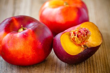 taze düz nektarin ahşap zemin