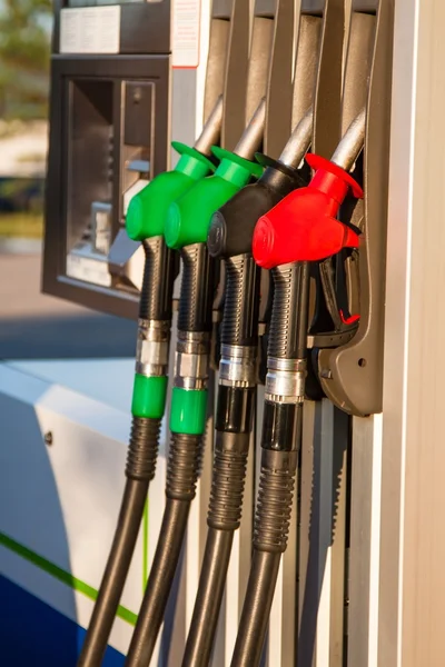 Pompe di benzina alla stazione di servizio — Foto Stock