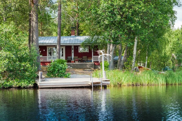 Old Finnish summer cottage at a lake — Stock Photo, Image