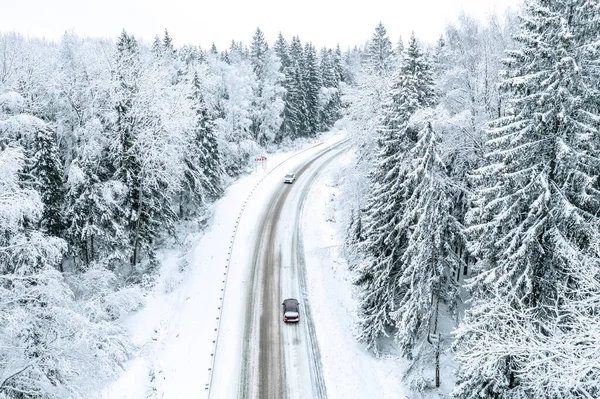 Aerial Top View Winter Road Cars Snow Covered Forest — Stockfoto