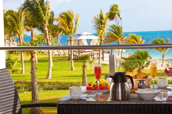 Breakfast in luxury resort — Stock Photo, Image