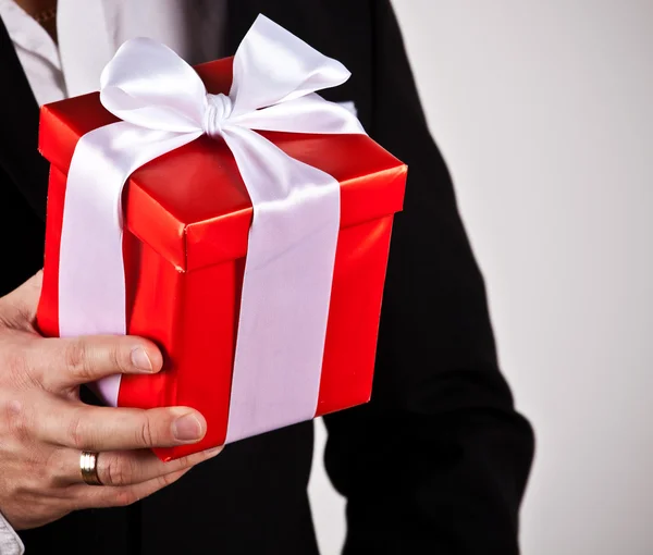 Close up of man hands holding gift box — Stock Photo, Image
