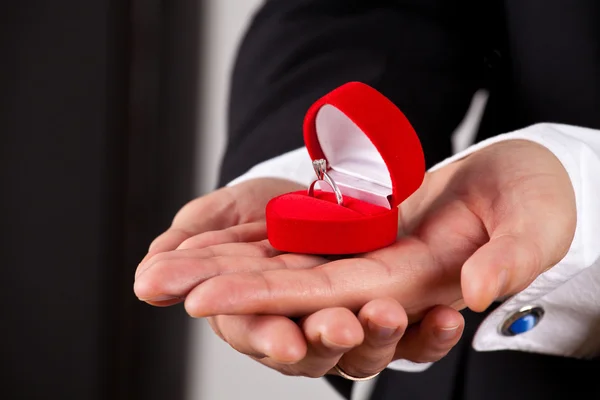 Man in suit holding engagement ring — Stock Photo, Image