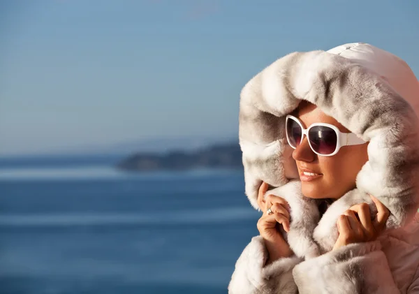 Fashion Beautiful Winter Woman in Luxury Fur — Stock Photo, Image