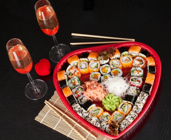 Pyszne sushi. duże sushi dla kilku osób. Obraz Stockowy