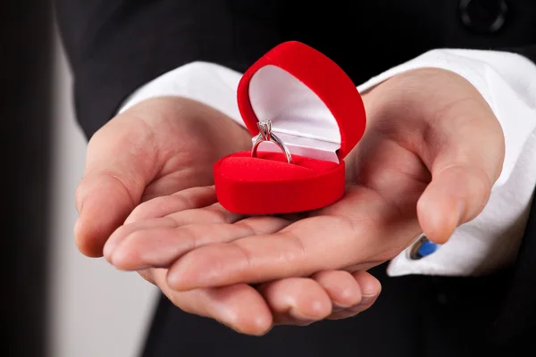 Man in suit holding engagement ring — Stock Photo, Image