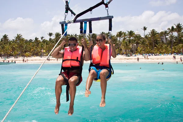 Parasailing together in summer — Stock Photo, Image