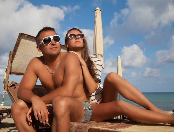 Couple sur la plage — Photo