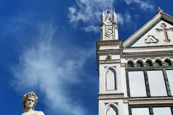 Italy, Florence, Santa Croce church and statue of Dante Alighieri — Stok fotoğraf