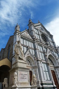 Italy, Florence, Santa Croce church and statue of Dante Alighieri