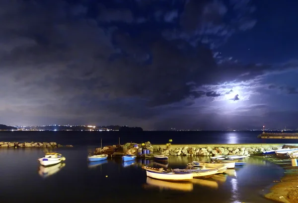 Italia, Campania, Golfo de Pozzuoli por la noche — Foto de Stock