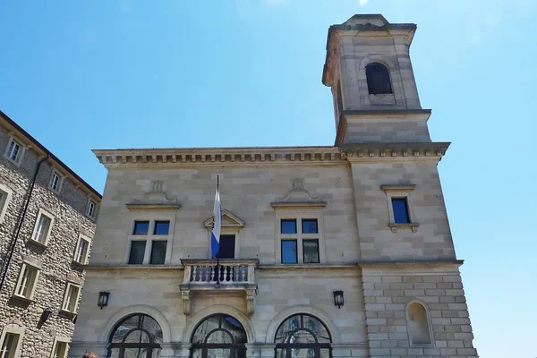 Palácio na praça principal de San Marino — Fotografia de Stock