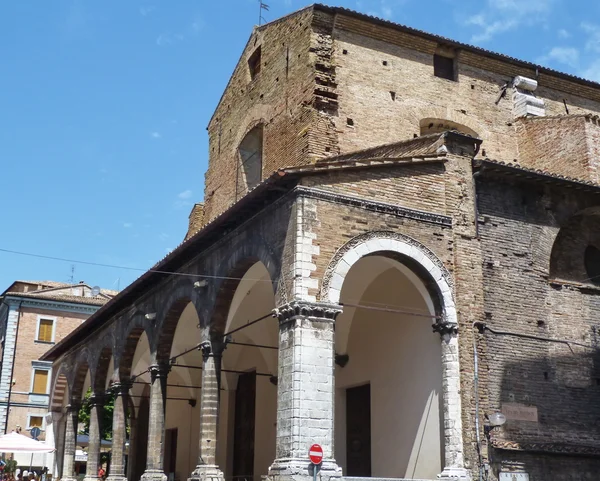 Kyrkan i mitten av urbino, marche, Italien — Stockfoto