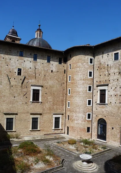 Innenhof des palazzo ducale, urbino, marche, italien — Stockfoto