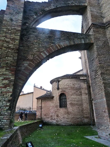 Exterior de la Basílica de San Vitale en Rávena, Italia — Foto de Stock