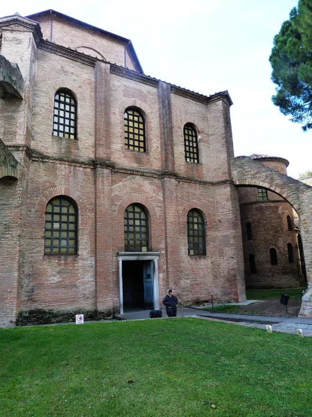Buitenkant van de basiliek van san vitale in ravenna, Italië — Stockfoto