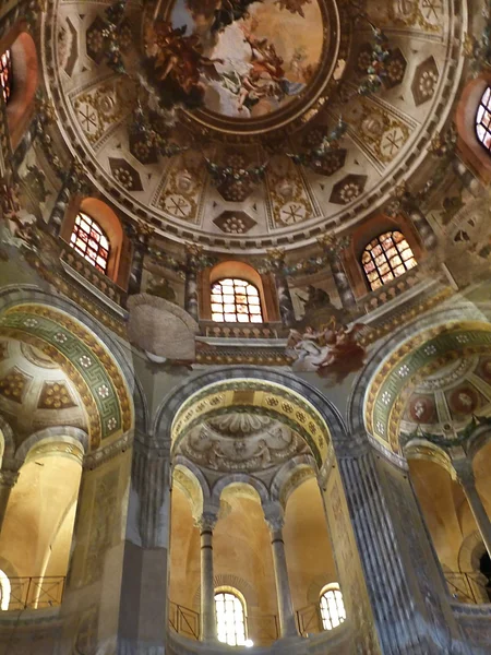 Dentro da Basílica de San Vitale em Ravenna, Itália — Fotografia de Stock