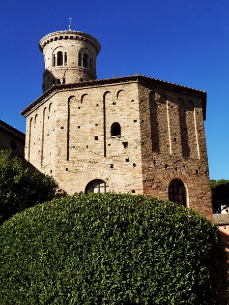 Italia, Rávena, el Baptisterio Neoniano — Foto de Stock