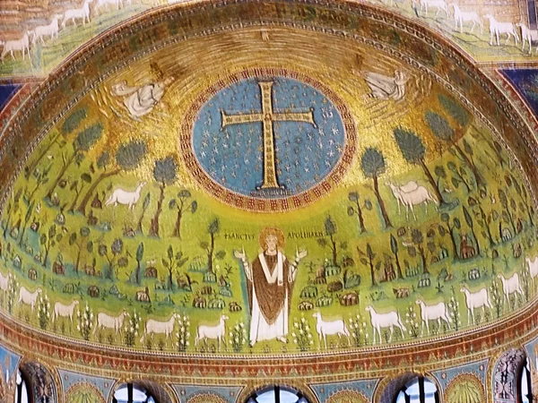 Interno della chiesa di Sant'Apollinare in Classe, Ravenna, Romagna, Italia — Foto Stock