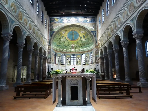 Interior of the church of Sant'Apollinare in Classe, Ravenna, Romagna, Italy — Stock Photo, Image