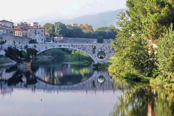 Мост Меркатале, Прато, Тоскана, Италия — стоковое фото