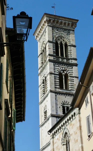 Klocktornet i katedralen i prato, Toscana, Italien — Stockfoto