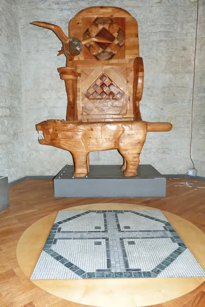Dřevořezby uvnitř hradu císaře, prato, Toskánsko, Itálie — Stock fotografie