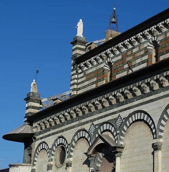 Detalj av domkyrkan av prato, Toscana, Italien — Stockfoto