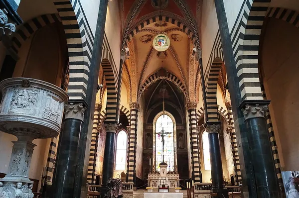 Interior da Catedral de Prato, Toscana, Itália — Fotografia de Stock