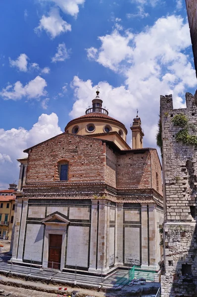 Базилика Санта-Мария-делле-Карчери, Прато, Тоскана, Италия — стоковое фото
