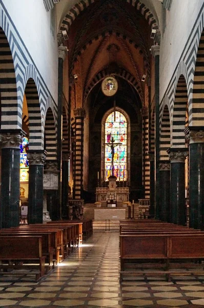 Interiér katedrály prato, Toskánsko, Itálie — Stock fotografie
