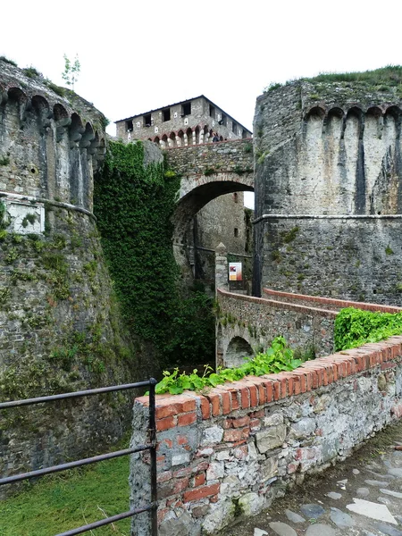 Twierdza sarzanella, liguria, Włochy — Zdjęcie stockowe