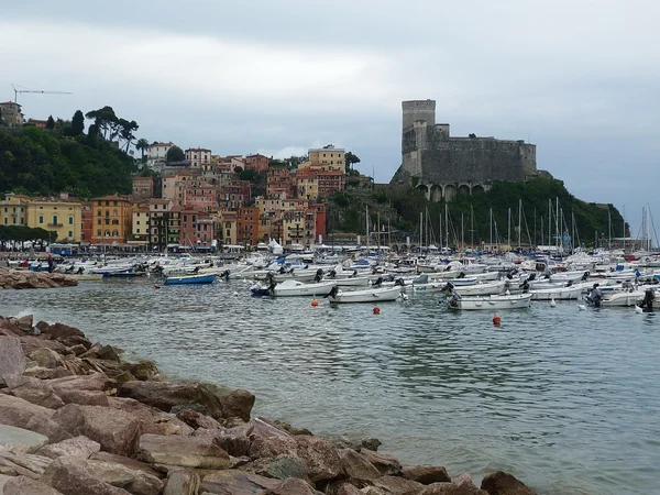 Vista de Lerici, Liguria, Italia —  Fotos de Stock