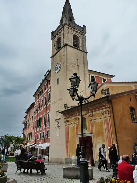 Главная площадь Леричи, Фалурия, Италия — стоковое фото