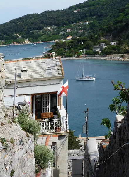 Barco na baía de Portovenere, Ligúria, Itália — Fotografia de Stock