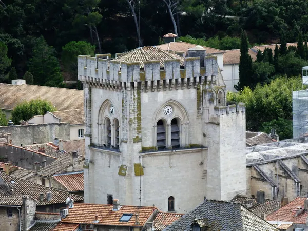 Avignon yakınındaki bir kule — Stok fotoğraf