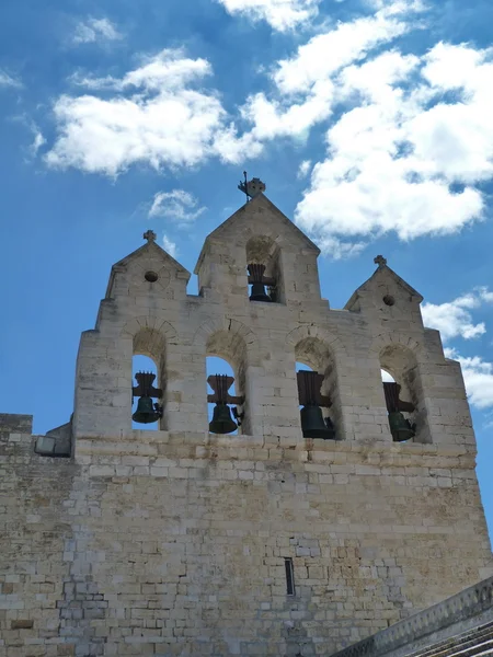 市中心的 notre dame de la mer 在玛格教堂的钟楼 — 图库照片