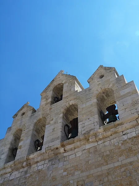 Дзвіниця церкви notre dame de la mer в Камаргу — стокове фото