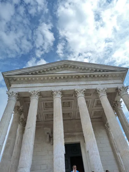 Romeinse tempel maison carree, nimes, Frankrijk — Stockfoto