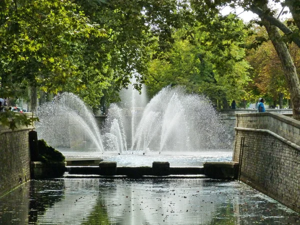 Fountain in Nimes, France — Stock Photo, Image