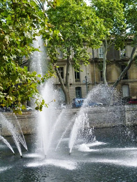Brunnen in Nimes, Frankreich — Stockfoto