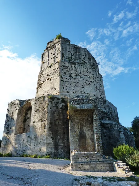 La antigua torre Tour Magne en Nimes, Francia — Foto de Stock